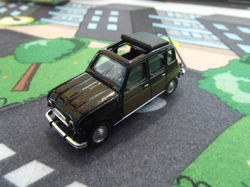 Renault 4L Parisienne 1/87ème