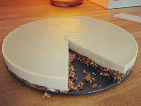 Delicious Vanilla Cheesecake with a pecan base