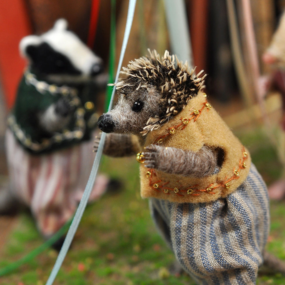 Thumbnail: Three little companions and the Maypole dance