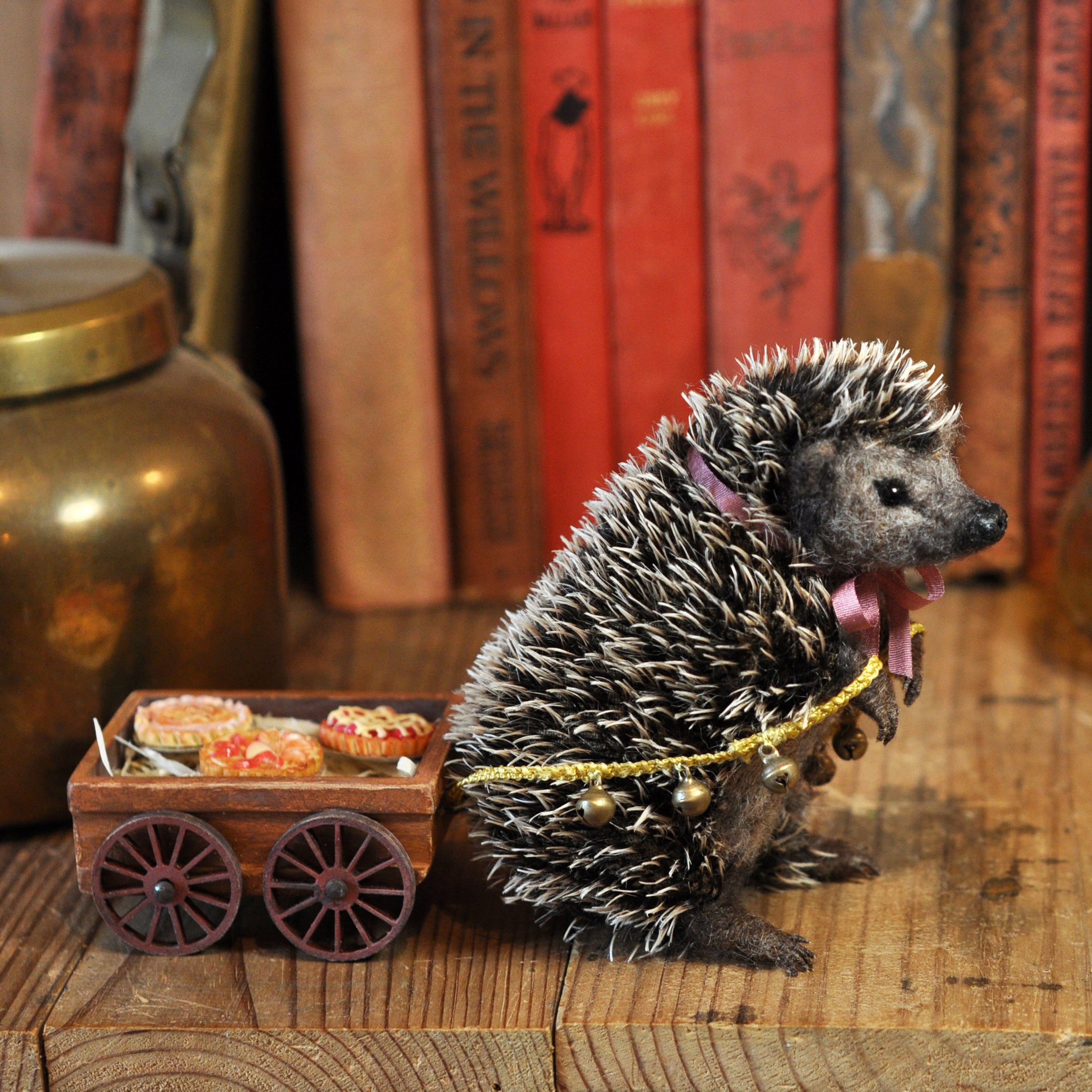 Little Hedgehog and his gourmet cart