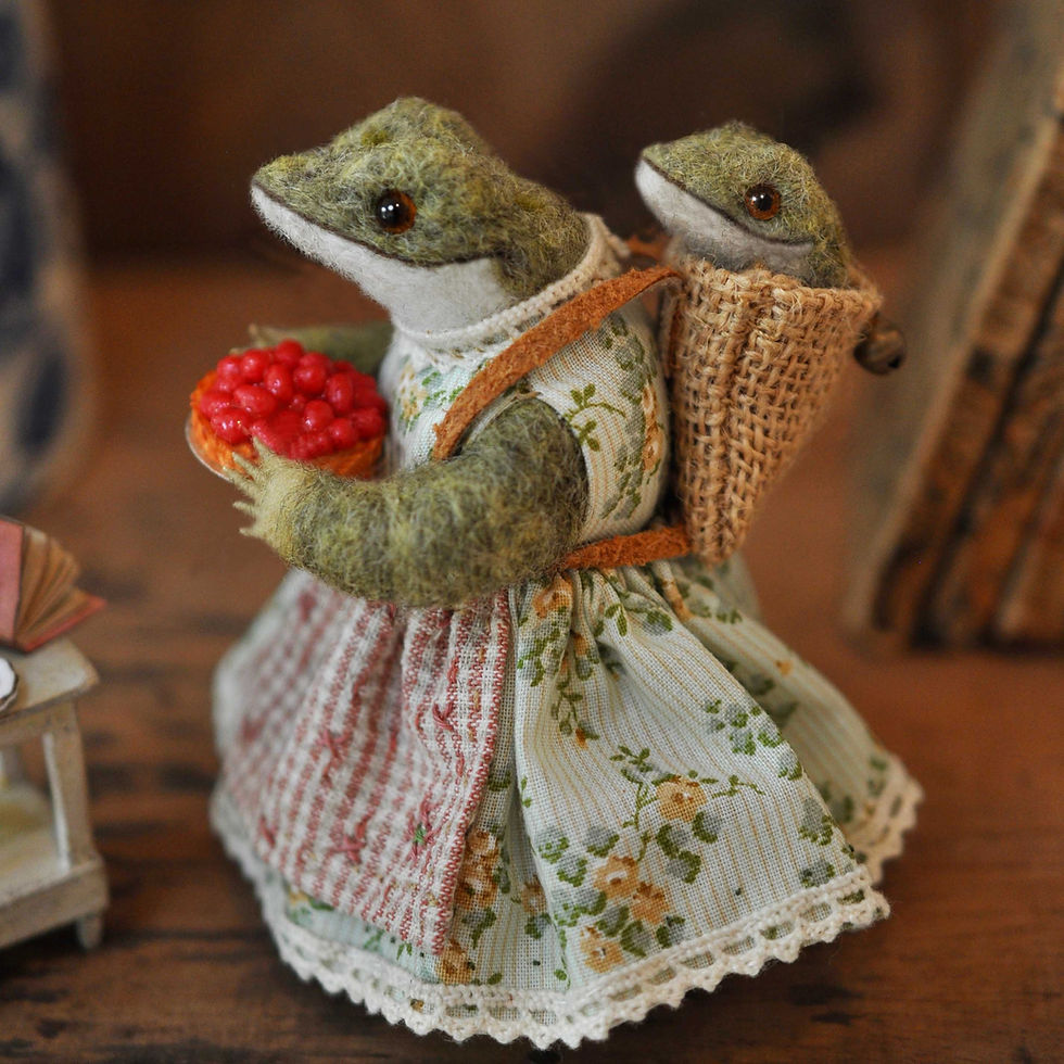 Miniature : Little Mama Frog and her froglet