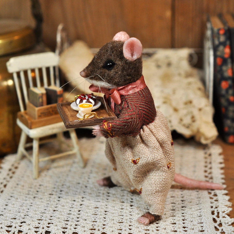 Miniature : Little Dormouse and his gourmet tray