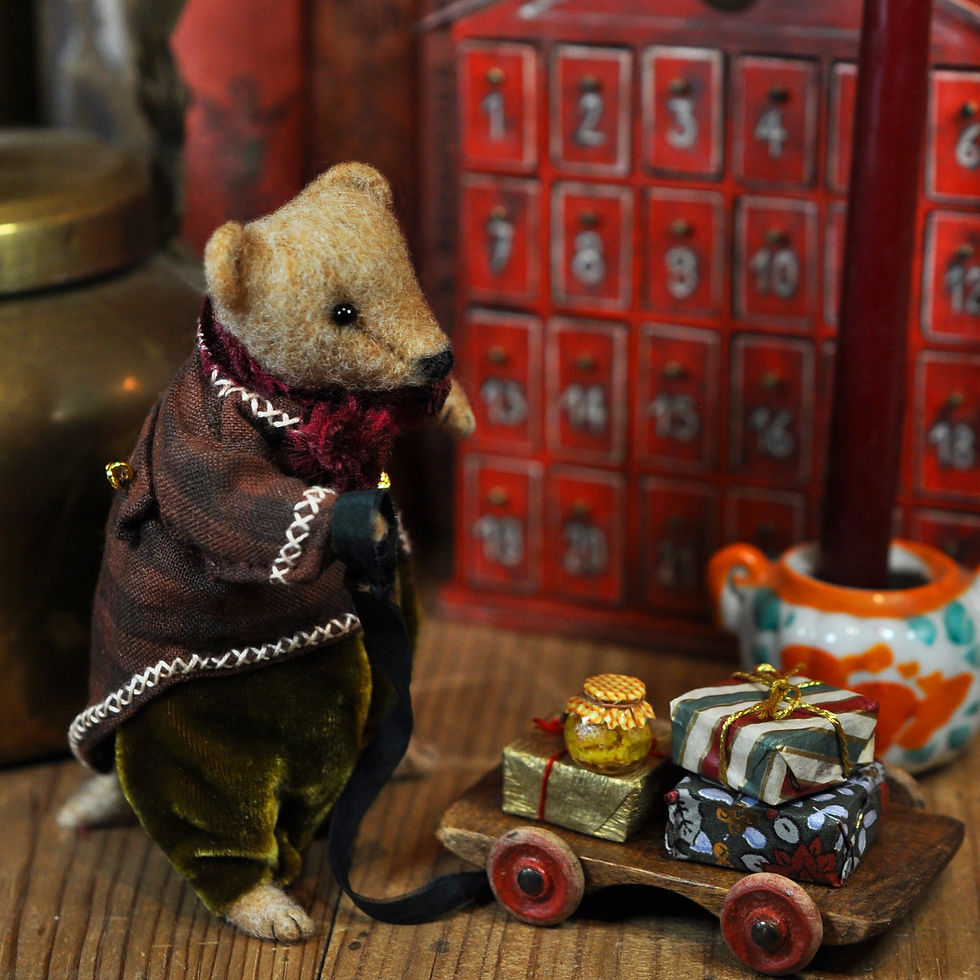 Miniature : Little Festive Bear and his Christmas cart