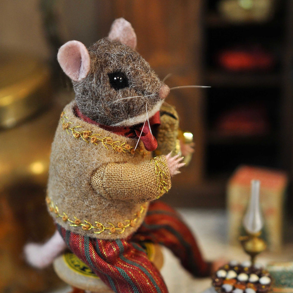 Miniature : Little Christmas Dormouse on his stool