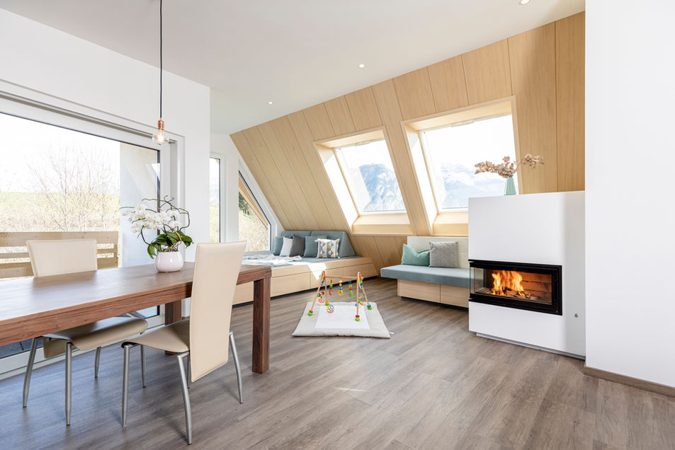 Kachelofen, Speicherofen, Grundofen, Ofen, Wohnen, Haus, Ideen, Feuer, Warm, Umweltfreundlich, Architektur, Kunst, Kachel, Keramik, Ofenart, Tirol, Kaminofen, Glasur, Stahl, Verputz, Handwerk, Glas, Vollkeramisch, Ofenbank, Art, Unikat, Holz, Wohnzimmer, Hafner, Ofensetzer, Modern, Rustikal