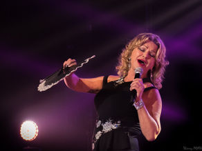 Une Américaine à Ramatuelle, Jeane Manson en Concert.