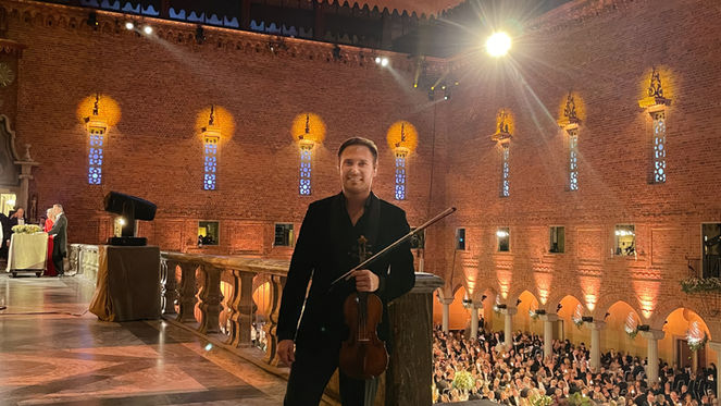 Christian Svarfvar is honored to be one of the select few Swedish artists invited to perform as a soloist at this year’s Nobel Prize Ceremony at Stadshuset in Stockholm – an event renowned for its prestige and cultural significance. The ceremony will be broadcast live on Swedish Television (SVT), reaching audiences across the Nordic countries and beyond.
This year’s artistic program, the divertissement, is a visually and emotionally powerful production where music, dance, and storytelling intertwine to explore themes of challenges, growth, and love.
As the violin soloist, Svarfvar performs from a central position, standing on a pedestal in the grand staircase, creating a visually striking and immersive experience.
The music is composed by Bo Wastesson and arranged and produced by Johan Landqvist.