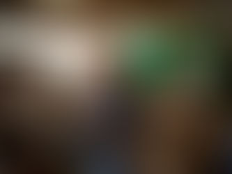 Mulher apresentando workshop sobre compostagem sustentável