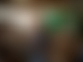 Mulher apresentando workshop sobre compostagem sustentável