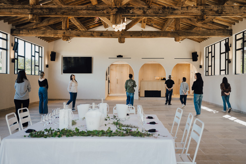 Activité immersive autour du vin dans le Golfe de Saint-Tropez pour groupes et séminaires.