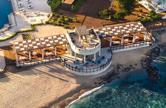 Chic beachfront dining at our resort
