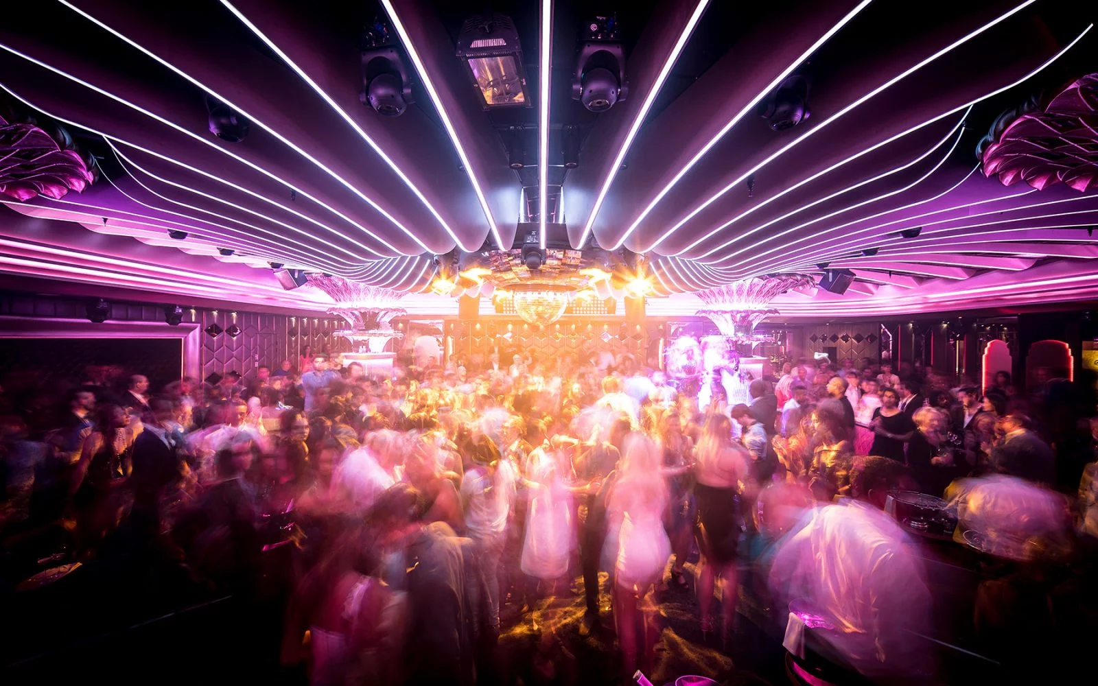 The legendary Caves du Roy night