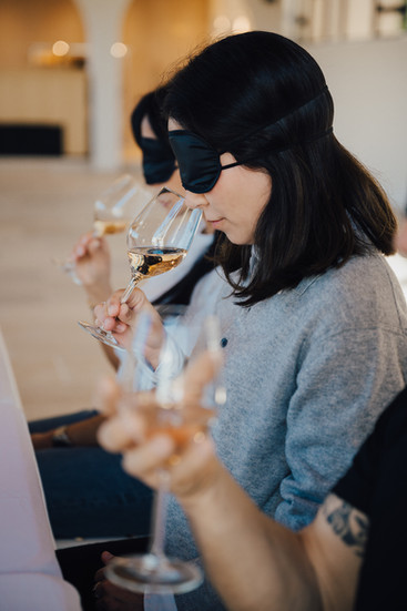 Dégustation de vin Golfe de Saint-Tropez, événement privé haut de gamme avec Lilly and Co.