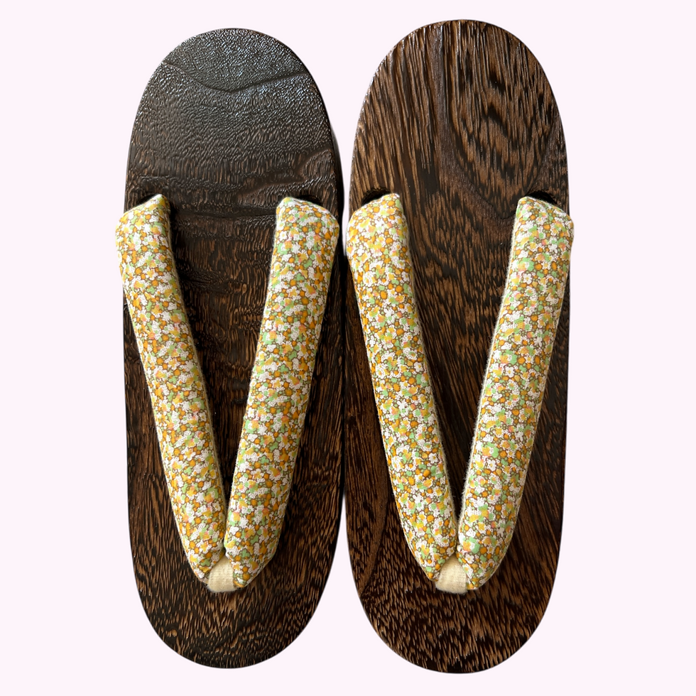 Thumbnail: 下駄 黄色花柄 フリーサイズ / Geta Shoes Yellow Floral Pattern Free Size (23-25cm)