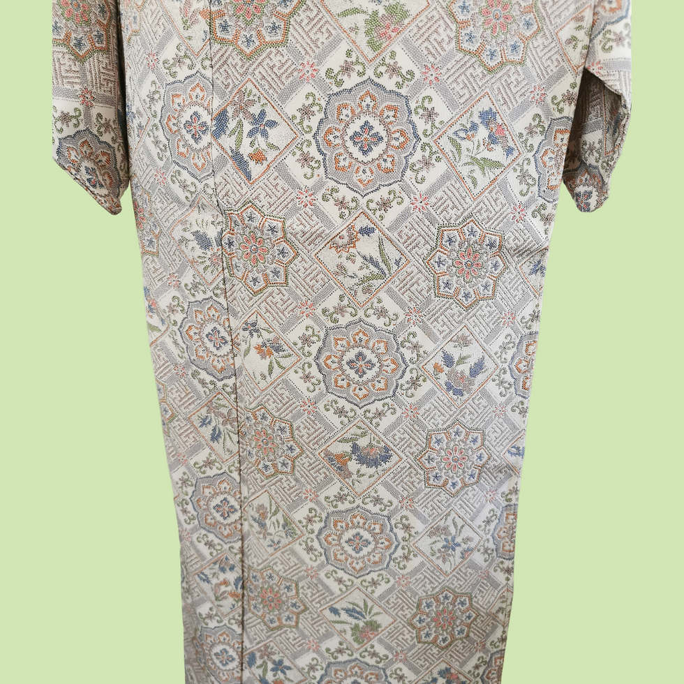 Thumbnail: 小紋着物  アンティーク白(短め) / Komon Antique Kimono (White) (Short)