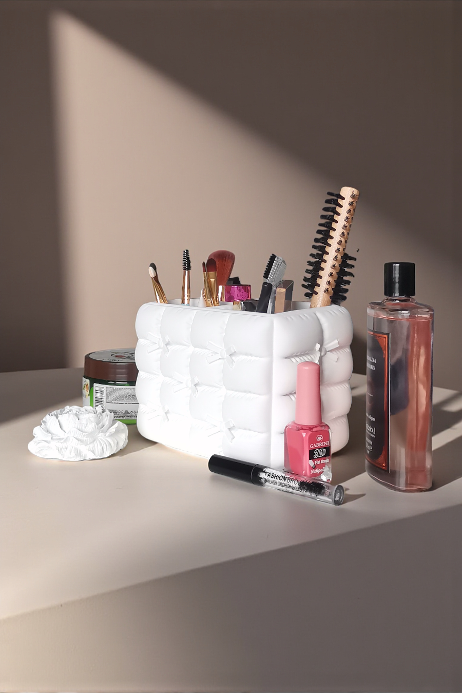 Küçük resim: Fiyonk beyaz beton organizer – minimalist masaüstü düzenleyici