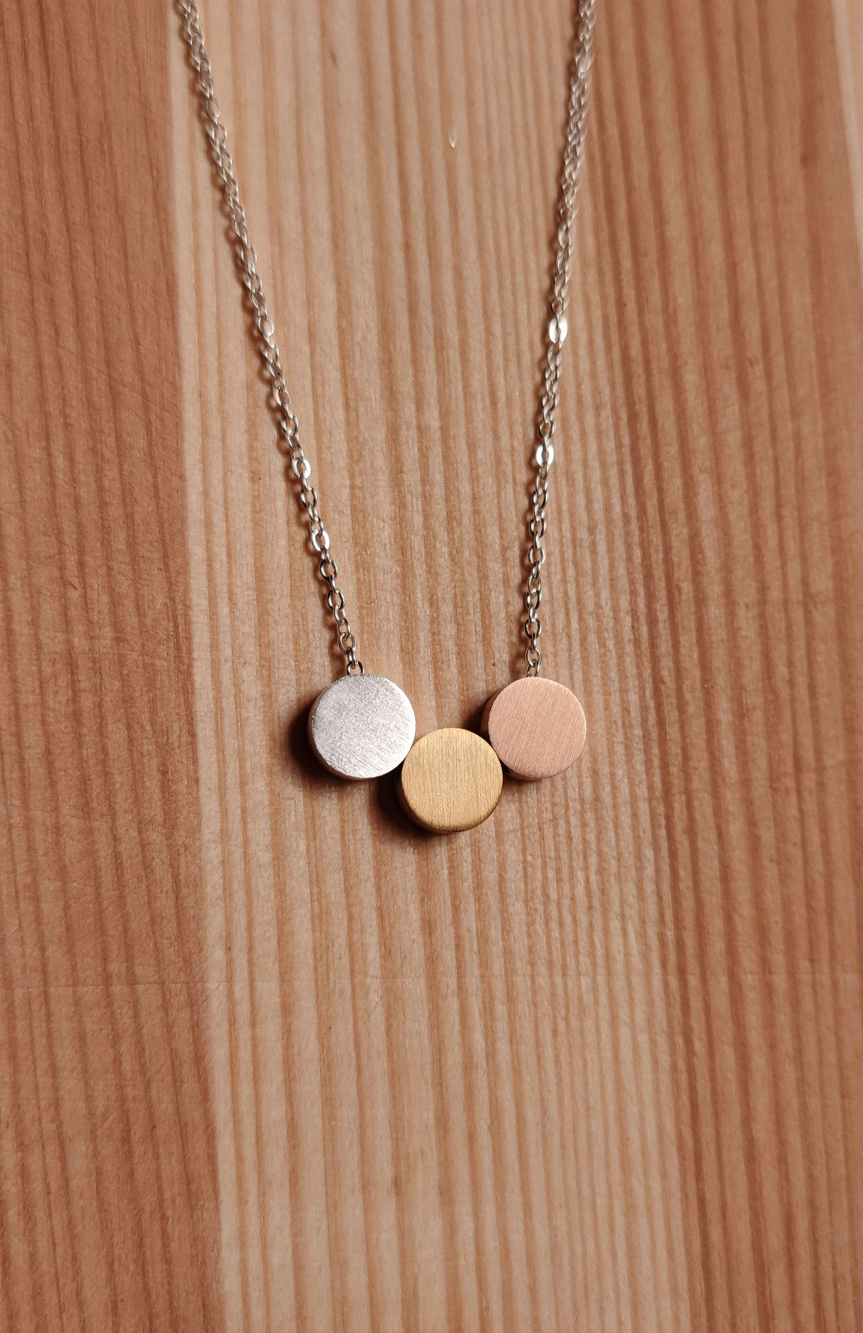 Halskette dreifarbige Scheiben, mittel