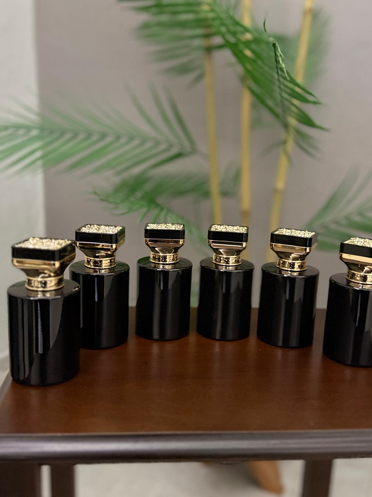 Premium Renkli Cam Parfüm Şişesi Seti – 5’li