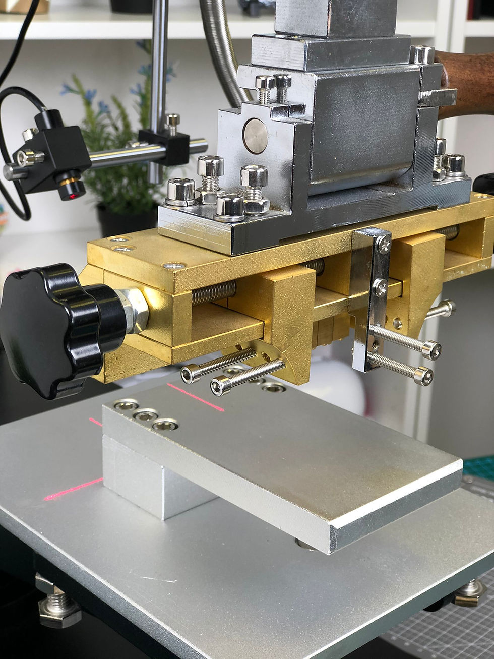 Miniatyrbild: Self-Centring Letter Holders