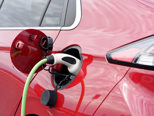 Benefits of EV Charging Stations at Retail Centers