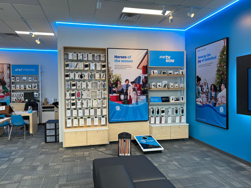 AT&T Opened Their New Store At Lake Shore Plaza