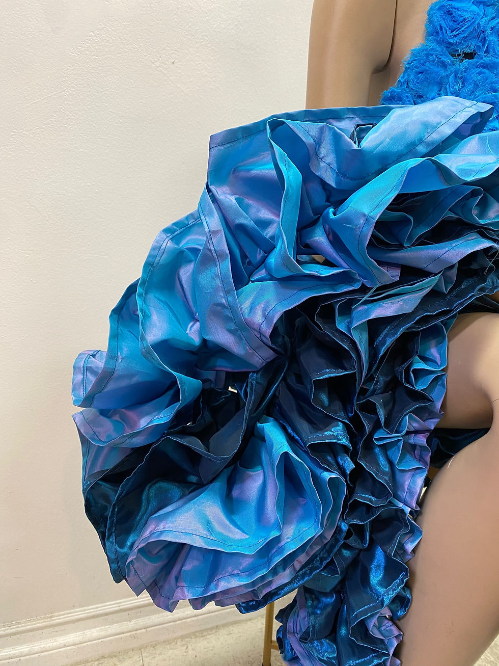 Thumbnail: Lustrous Blue Ruffle Boa