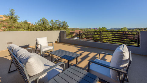 The sky deck lounge offers a luxurious setting ideal for entertaining guests. With ample seating, chic decor, and sweeping views, it creates a welcoming spot for socializing and relaxation. Whether for a small gathering or a larger event, it provides the perfect venue for stylish entertainment.