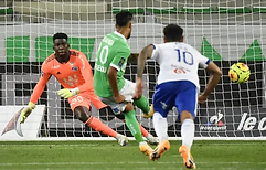 648x415_bingourou-kamara-encaisse-deux-buts-samedi-dernier-saint-etienne-dont-penalty.webp