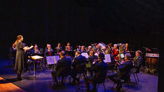 Drummer gezocht voor Flora Brass