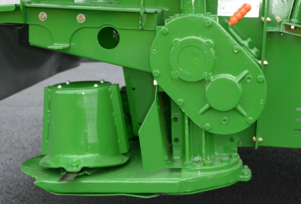 McHale F3100 Front mower  cutter bar drive close up