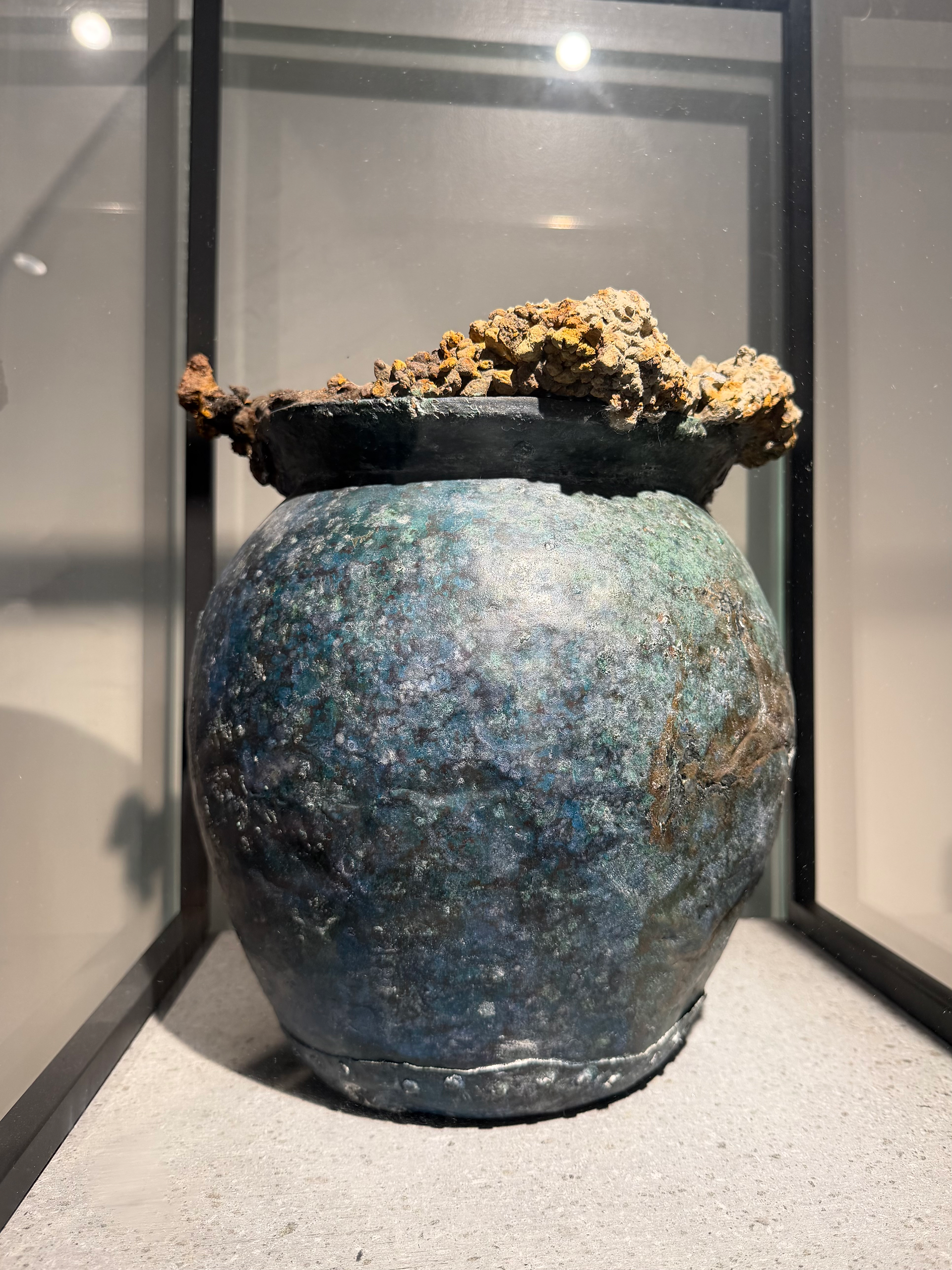 pottery recovered from pompeii in antiquarium