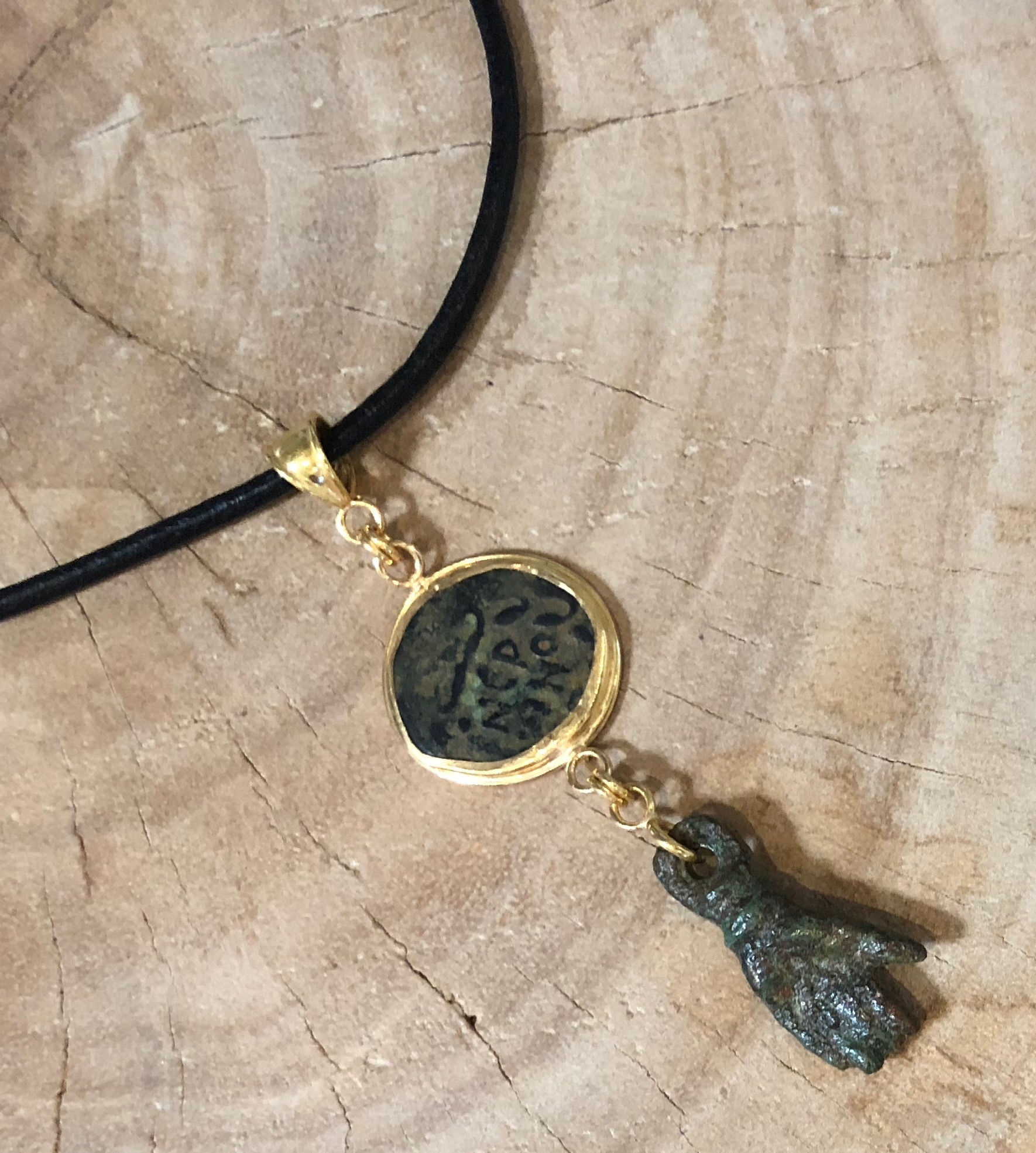 HAND & COIN ancient 18kt leather necklace