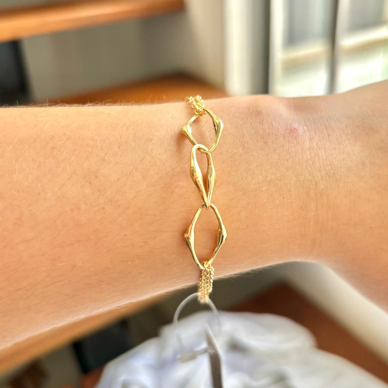 PULSEIRA DUPLA COM TRÊS ELOS OVAIS