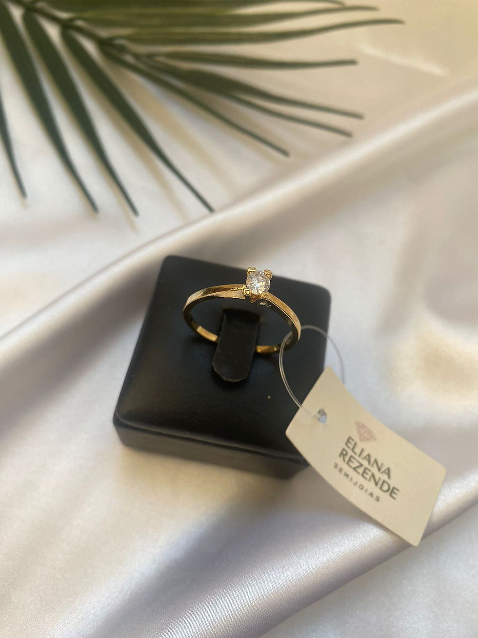 ANEL SOLITÁRIO EM ZIRCÔNIA CRISTAL