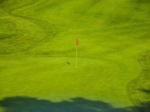 vlag op golfbaan