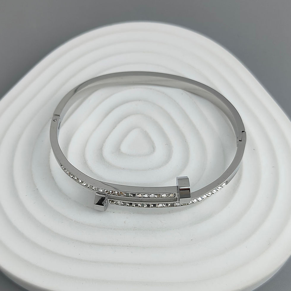 Thumbnail: Luxury Gold Crystal Nail Bracelet