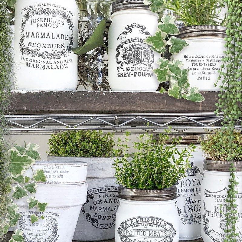 Decor Stempel IOD Crockery auf Gläsern und Blumentöpfen