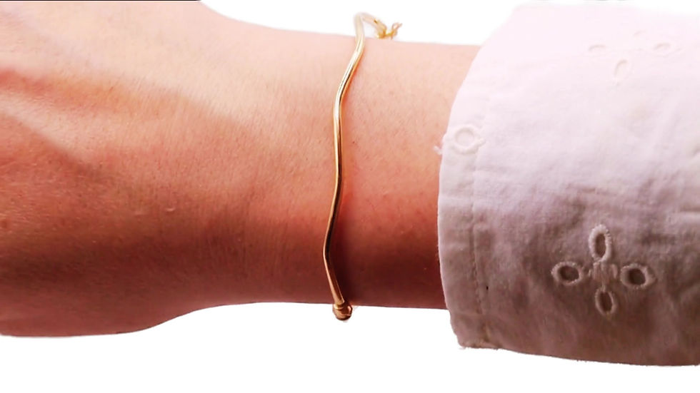 Thumbnail: Golvende bangle – 2 mm (14k goud)