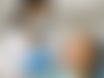 Emergency dentist in Elk Grove providing urgent care to a patient with severe tooth pain in a modern dental clinic.