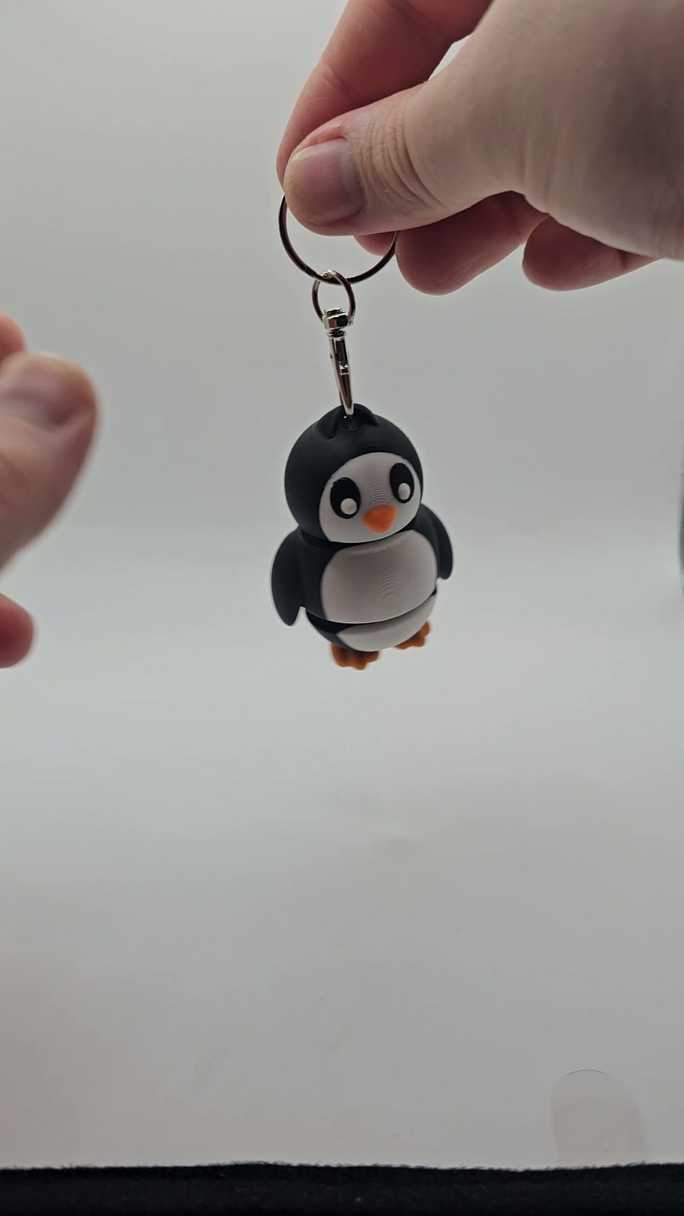 Thumbnail: Flexi Penguin Keychain / Decoration - video demo