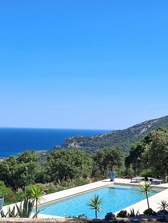 vue sur la piscine de casa a scopa en Corse