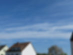 Cirrus castellanus: Cirren mit sehr kleinen turmförmigen Auswüchsen nach oben. Diese Form tritt sehr selten auf.