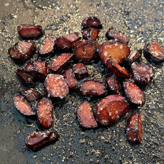 kulinarische Nutzung des Wiesen-Knöterichs (Polygonum bistorta): Rhizome angebraten als Chips