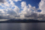 die Wolken in der tieferen Troposphäre (hier Stratocumulus) bestehen aus Wassertröpfchen
