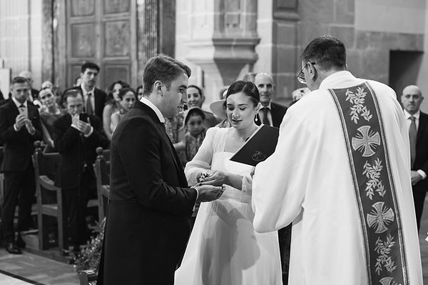 Momento arras en la iglesia