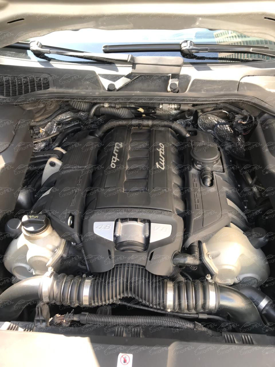 Miniatura: Porsche Cayenne Turbo 2011