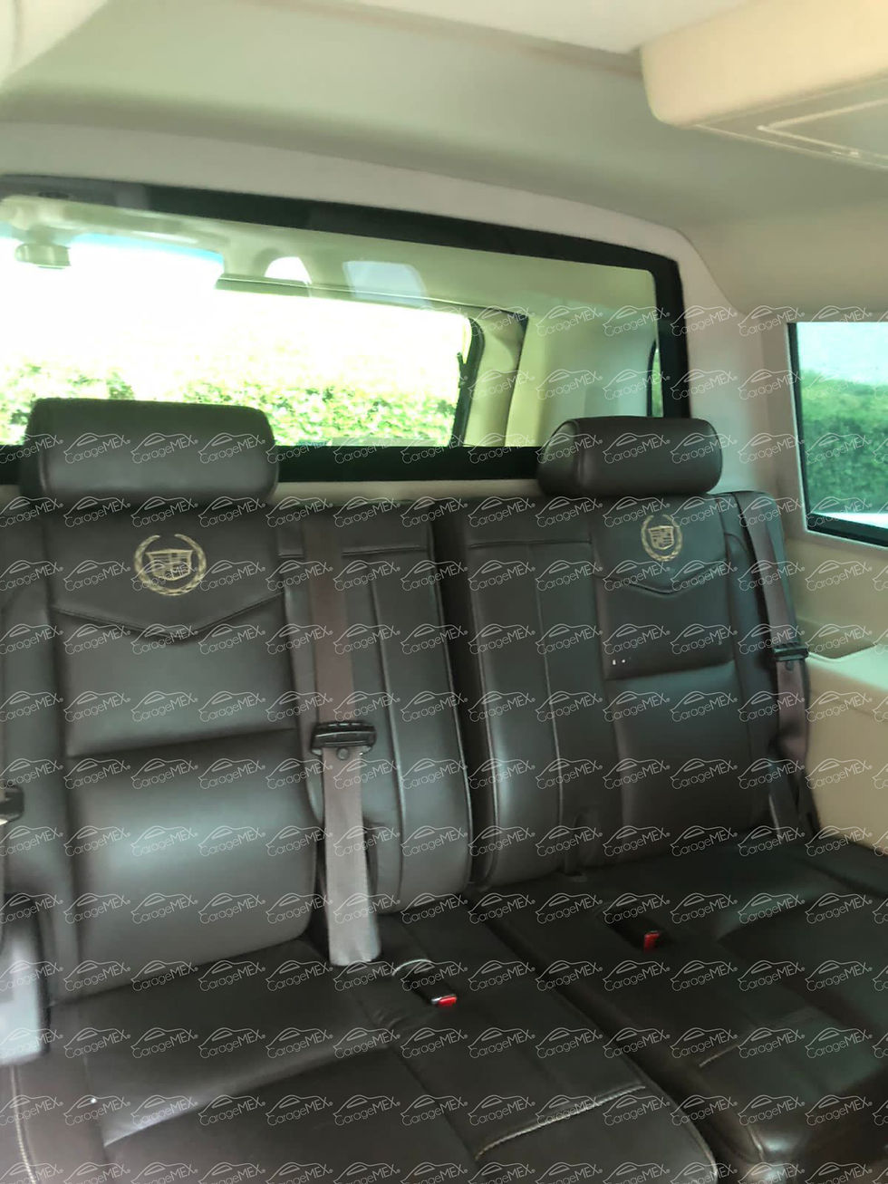 Miniatura: Cadillac Escalade Platinum ESV 2011