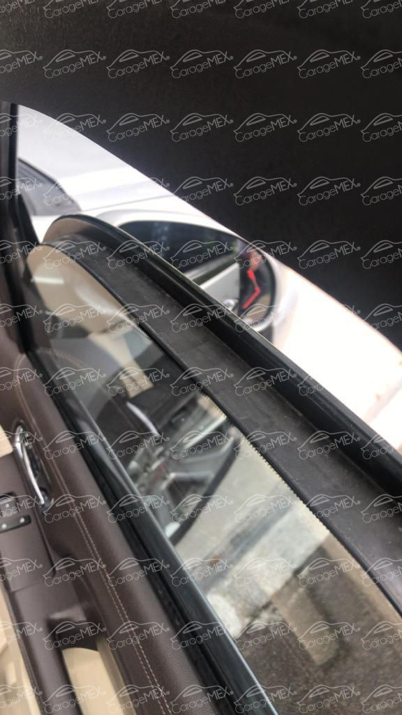 Miniatura: Cadillac Escalade Platinum ESV 2011