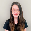 Cindy González, Dermatóloga con formación
