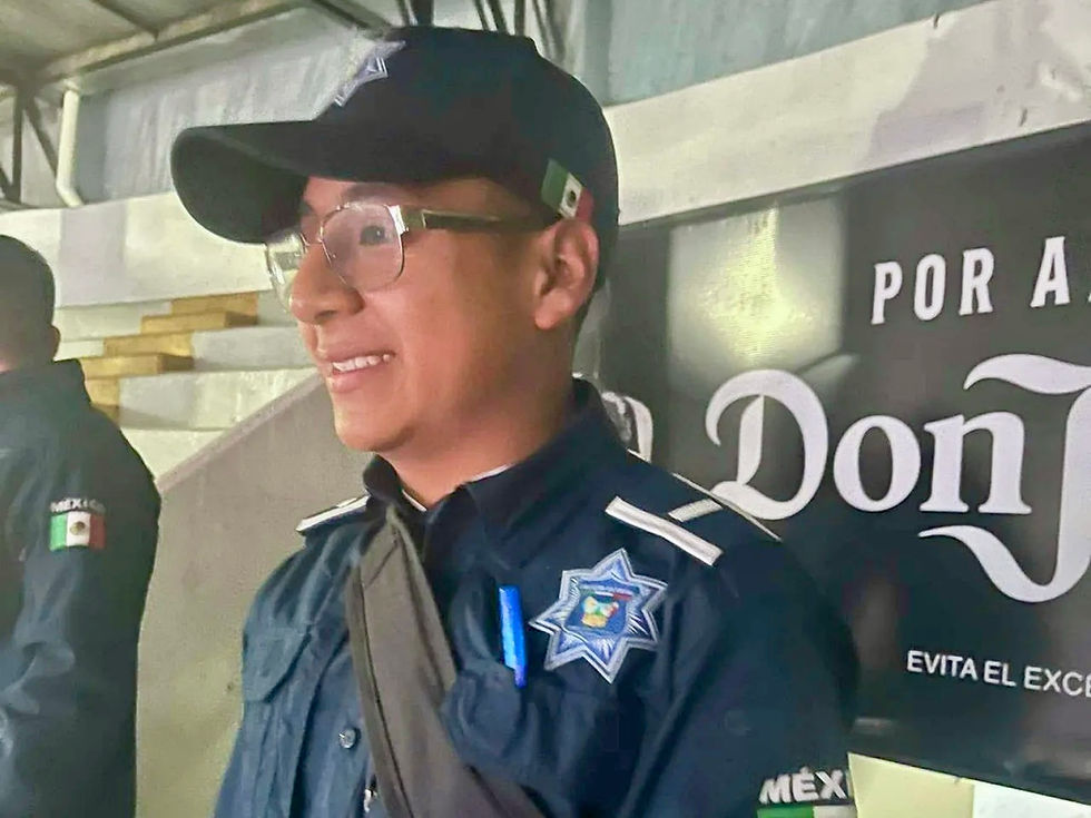 Agente de la Policía de Pachuca devuelve celular en el Palenque